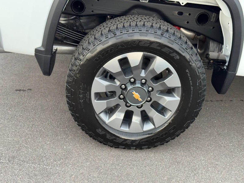 Chevrolet Silverado 2500HD Vehicle Image 04