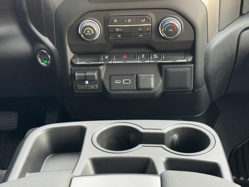 Chevrolet Silverado 2500HD Vehicle Image 09