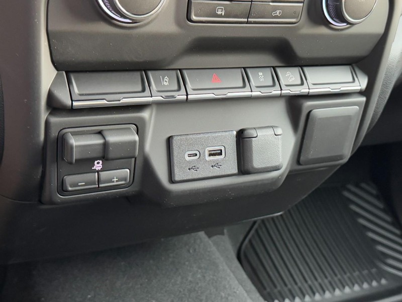 Chevrolet Silverado 2500HD Vehicle Image 11