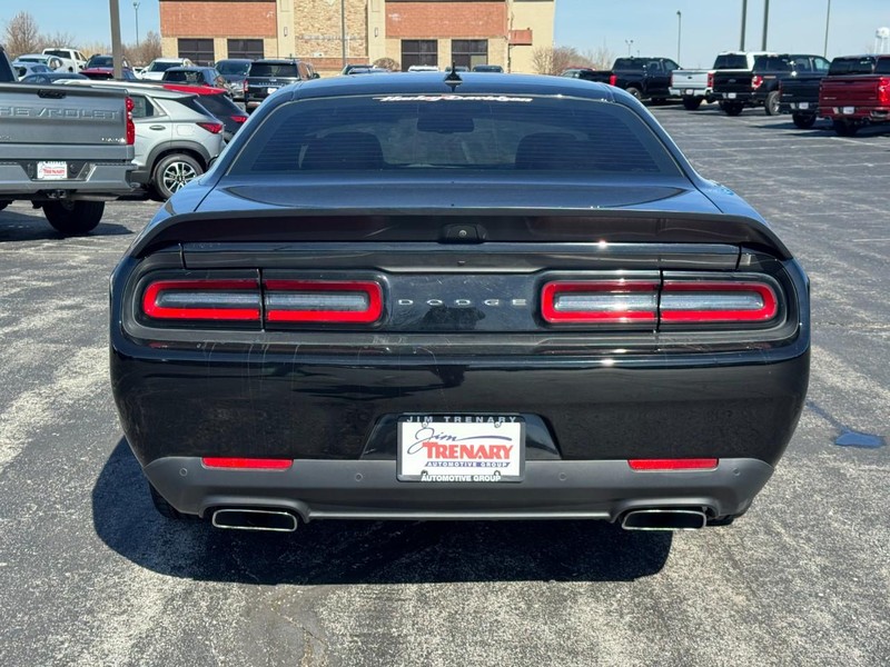 Dodge Challenger Vehicle Image 05