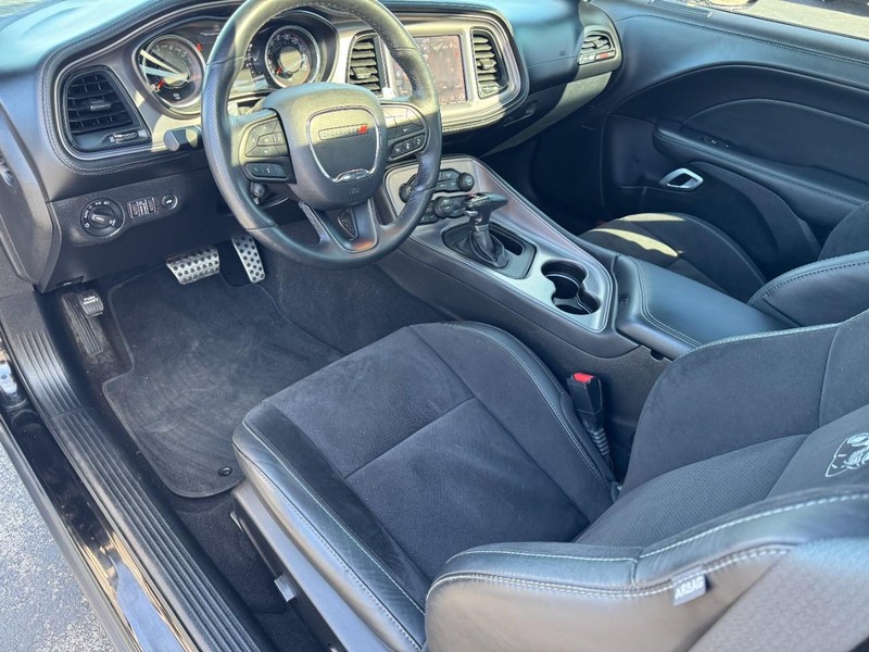 Dodge Challenger Vehicle Image 13