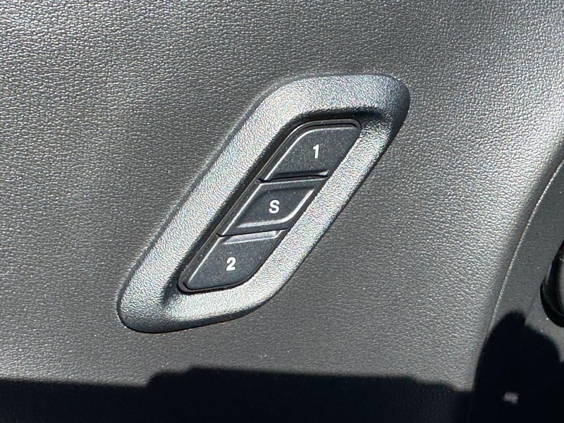 Dodge Challenger Vehicle Image 24