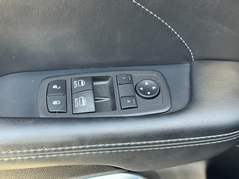 Dodge Challenger Vehicle Image 25