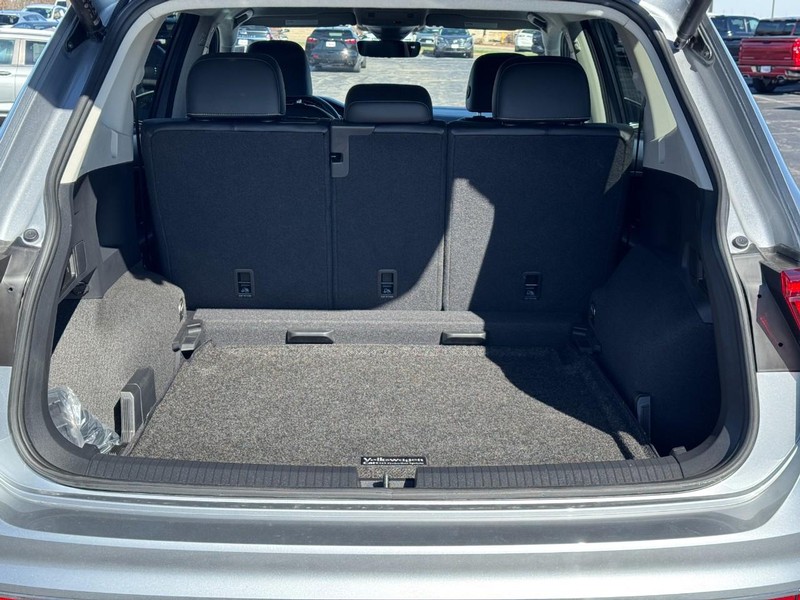 Volkswagen Tiguan Vehicle Image 04