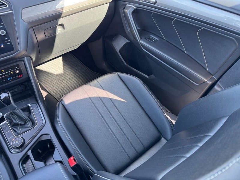 Volkswagen Tiguan Vehicle Image 16