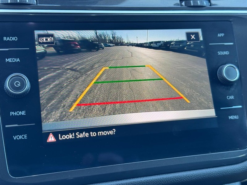 Volkswagen Tiguan Vehicle Image 21