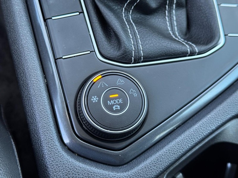 Volkswagen Tiguan Vehicle Image 23