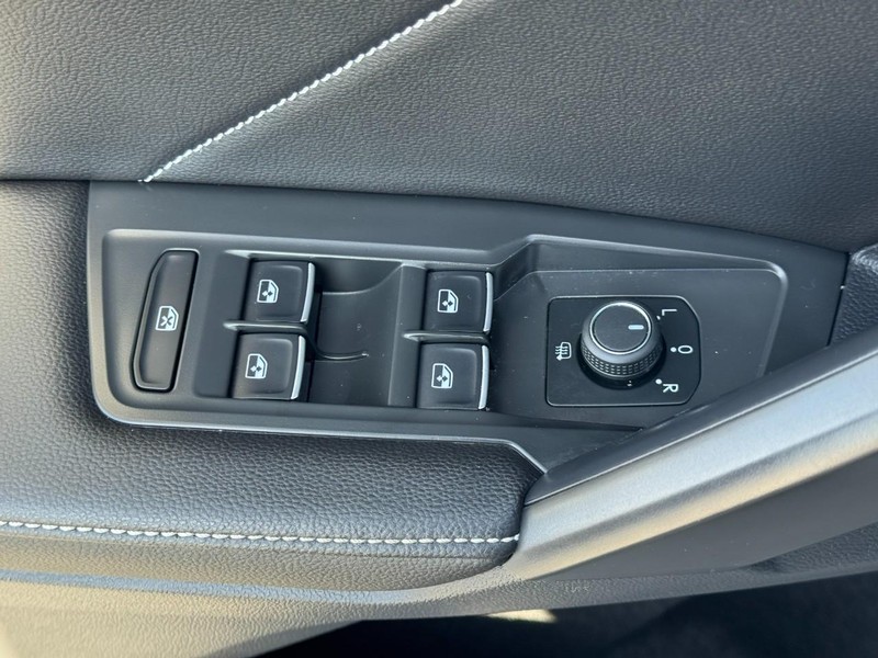 Volkswagen Tiguan Vehicle Image 24