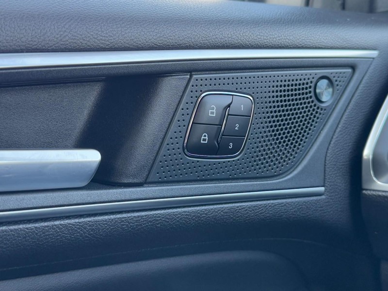 Ford Edge Vehicle Image 16