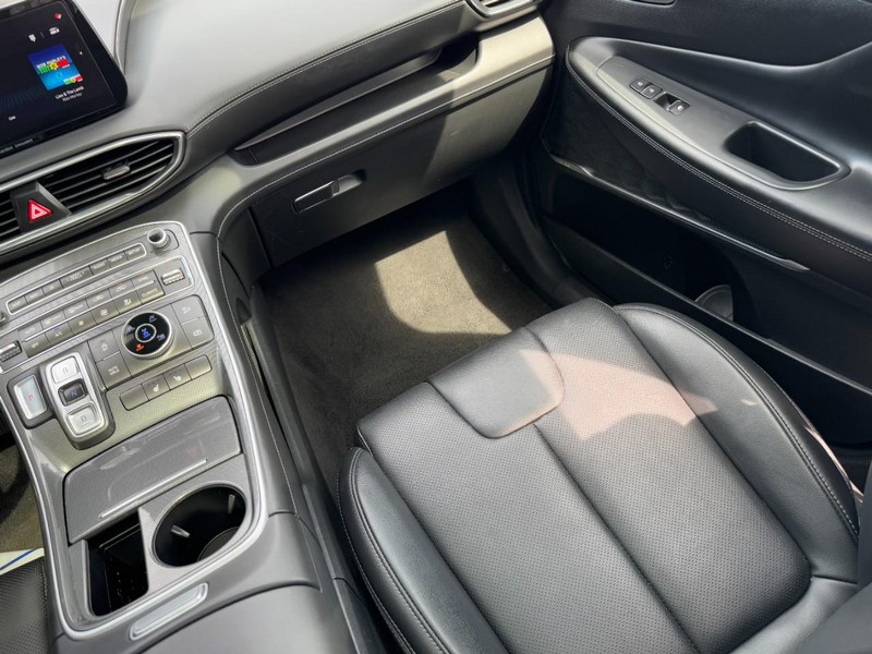 Hyundai Santa Fe Vehicle Image 15