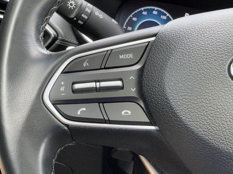 Hyundai Santa Fe Vehicle Image 16