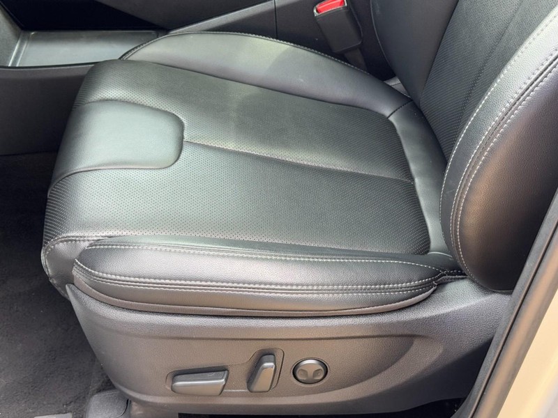 Hyundai Santa Fe Vehicle Image 23