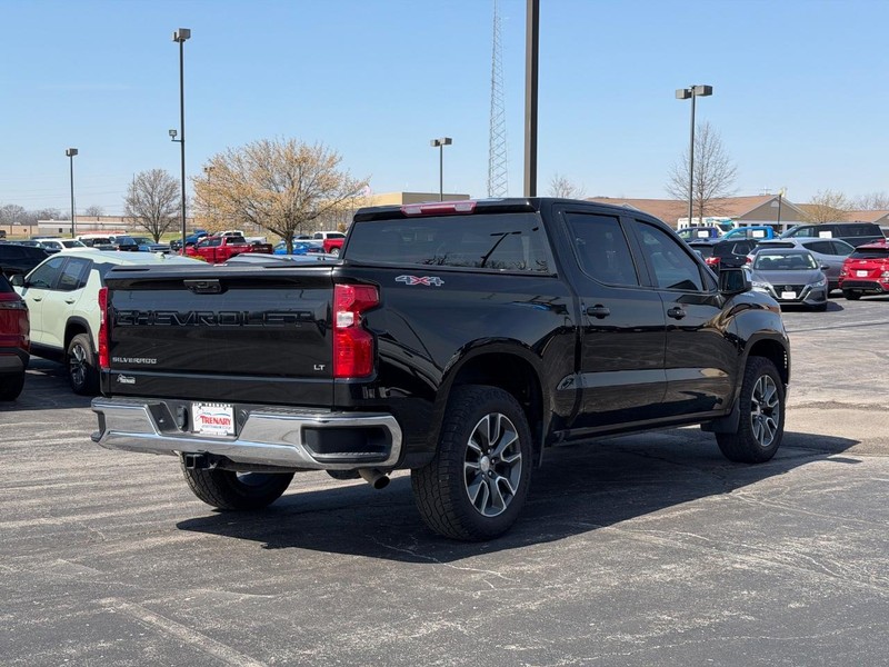 Chevrolet Silverado 1500 Vehicle Full-screen Gallery Image 03