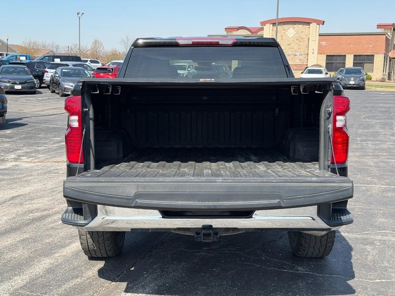 Chevrolet Silverado 1500 Vehicle Full-screen Gallery Image 04