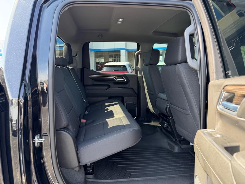 Chevrolet Silverado 1500 Vehicle Full-screen Gallery Image 10