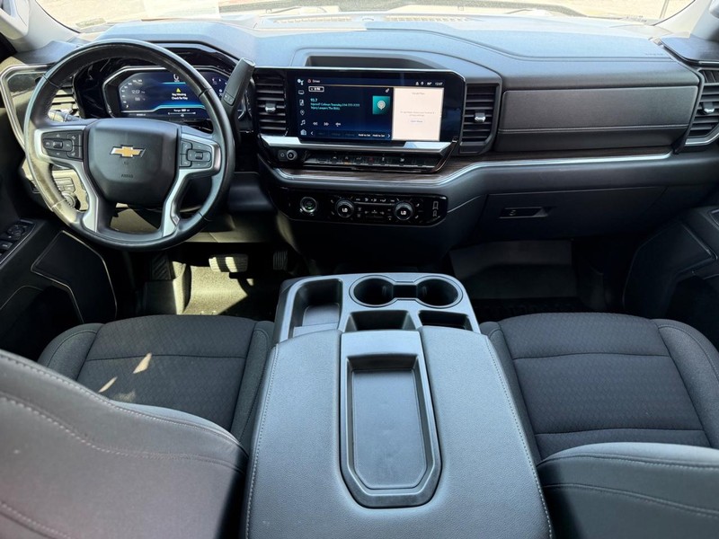 Chevrolet Silverado 1500 Vehicle Full-screen Gallery Image 11