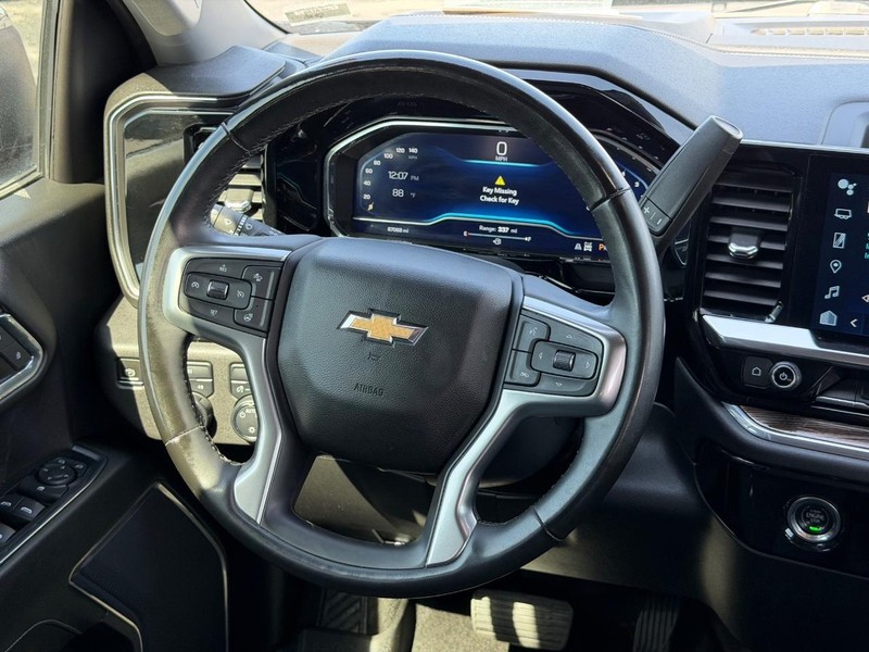 Chevrolet Silverado 1500 Vehicle Full-screen Gallery Image 12