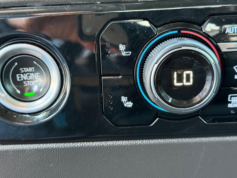 Chevrolet Silverado 1500 Vehicle Full-screen Gallery Image 21