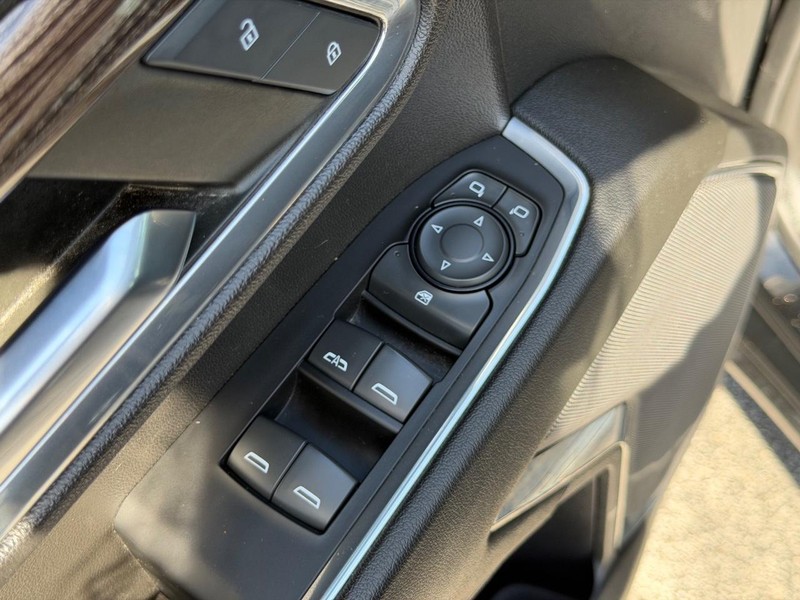 Chevrolet Silverado 1500 Vehicle Full-screen Gallery Image 22