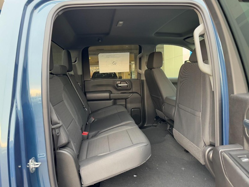 Chevrolet Silverado 2500HD Vehicle Image 05