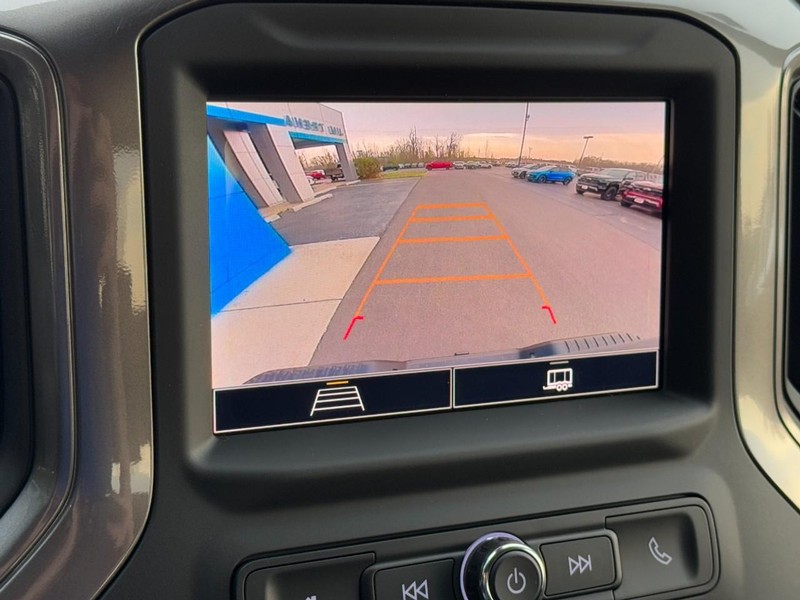 Chevrolet Silverado 2500HD Vehicle Image 12