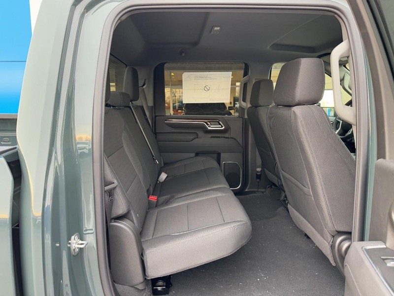 Chevrolet Silverado 2500HD Vehicle Image 05