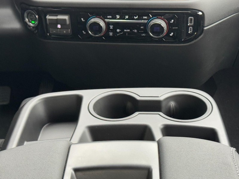 Chevrolet Silverado 2500HD Vehicle Image 09