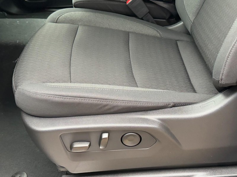 Chevrolet Silverado 2500HD Vehicle Image 14