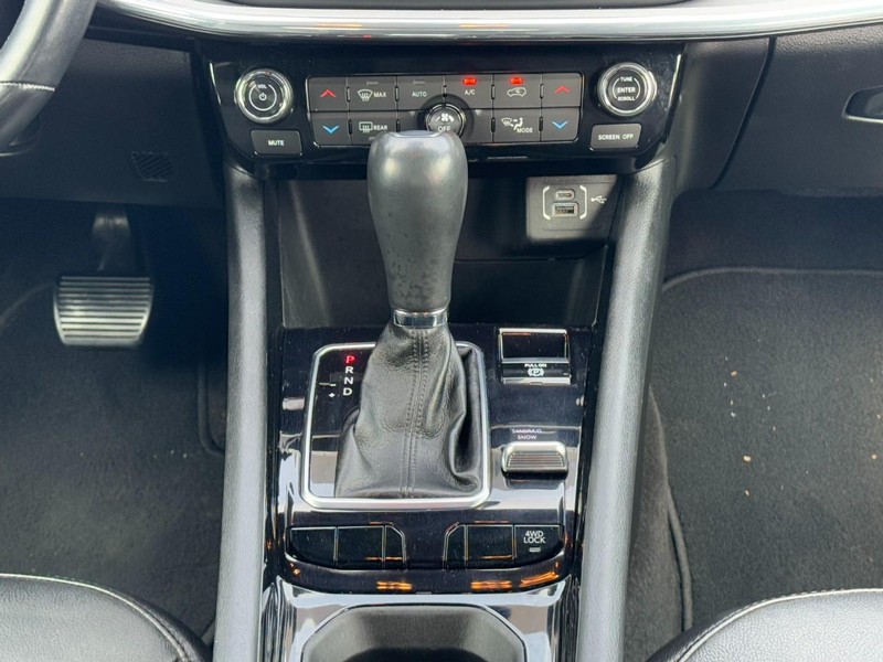 Jeep Compass Vehicle Image 14