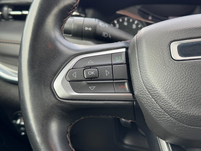 Jeep Compass Vehicle Image 16