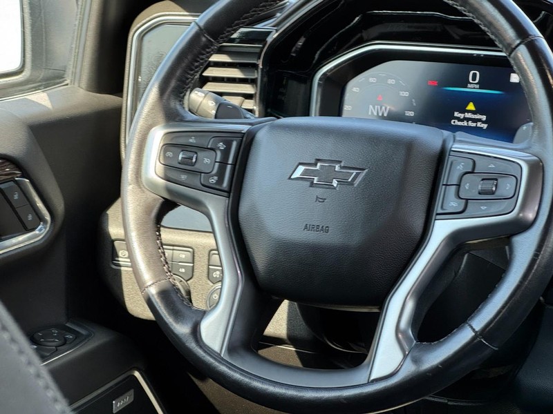 Chevrolet Silverado 1500 Vehicle Full-screen Gallery Image 12