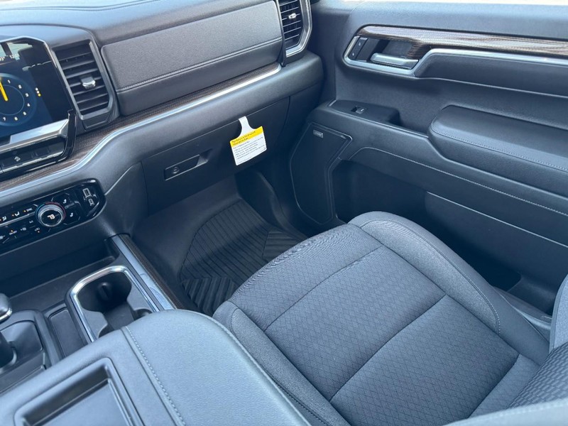 Chevrolet Silverado 1500 Vehicle Full-screen Gallery Image 15