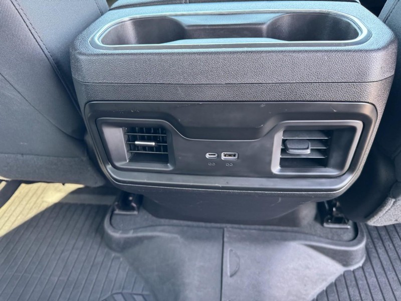 Chevrolet Silverado 1500 Vehicle Full-screen Gallery Image 16