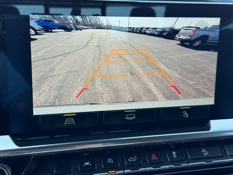 Chevrolet Silverado 1500 Vehicle Full-screen Gallery Image 21