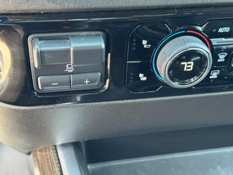 Chevrolet Silverado 1500 Vehicle Full-screen Gallery Image 22