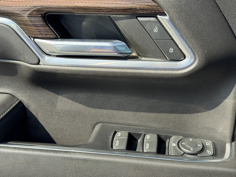 Chevrolet Silverado 1500 Vehicle Full-screen Gallery Image 23