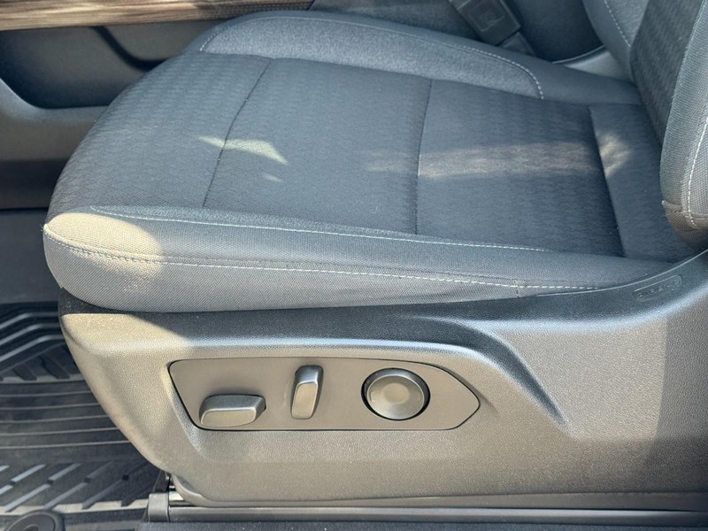 Chevrolet Silverado 1500 Vehicle Full-screen Gallery Image 24