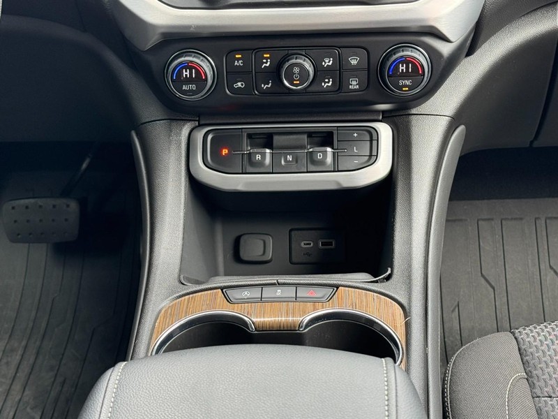 GMC Acadia Vehicle Image 15