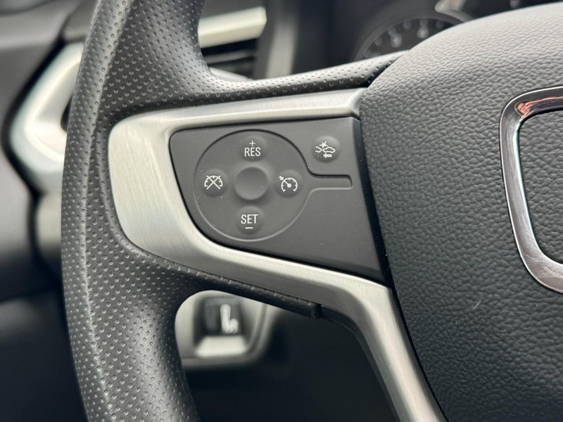 GMC Acadia Vehicle Image 17