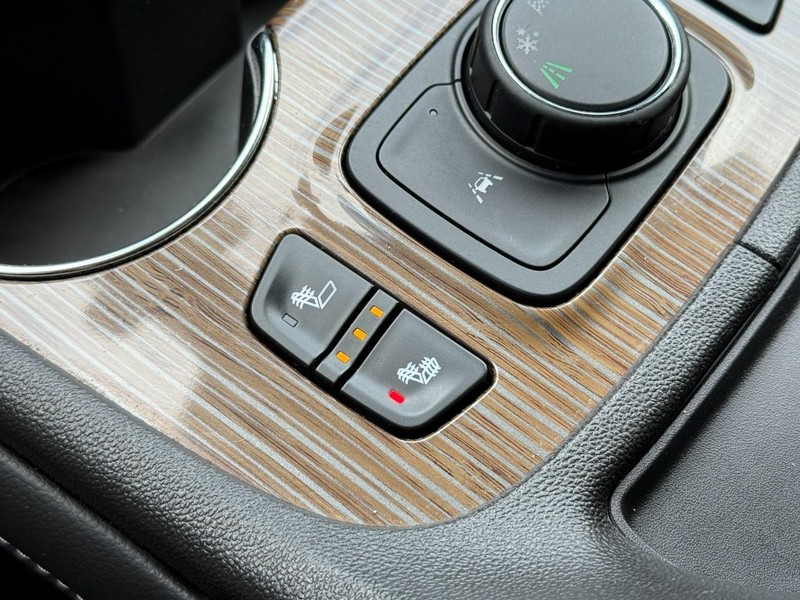 GMC Acadia Vehicle Image 21