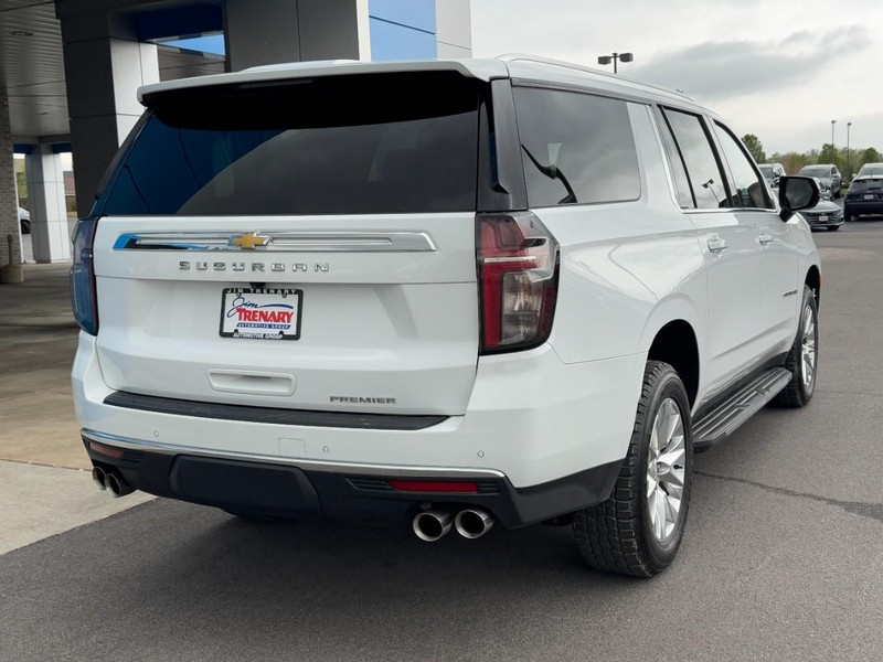 Chevrolet Suburban Vehicle Image 03