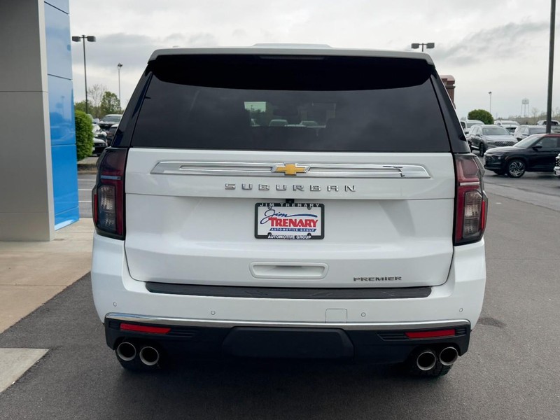 Chevrolet Suburban Vehicle Image 04