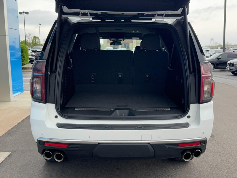 Chevrolet Suburban Vehicle Image 05