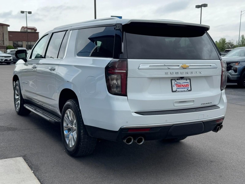 Chevrolet Suburban Vehicle Image 06