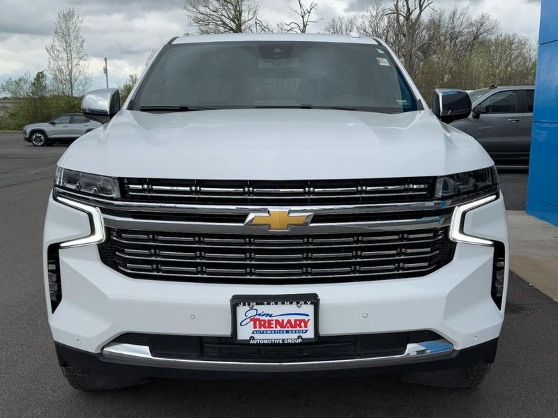 Chevrolet Suburban Vehicle Image 09