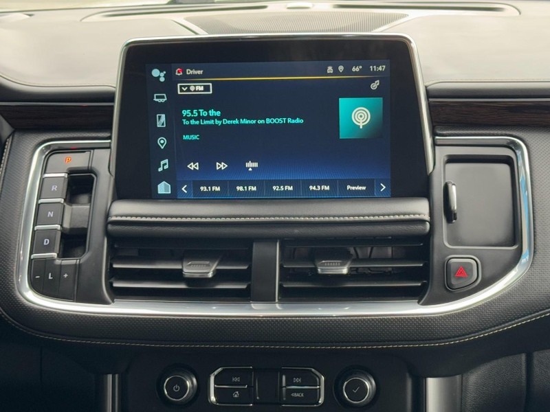 Chevrolet Suburban Vehicle Image 14
