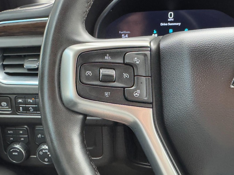 Chevrolet Suburban Vehicle Image 18