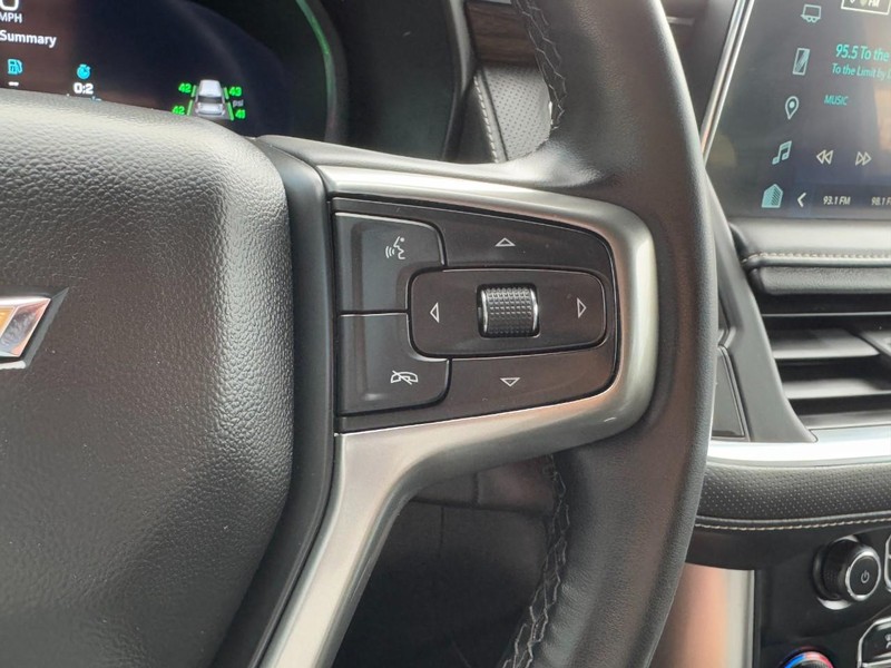 Chevrolet Suburban Vehicle Image 19