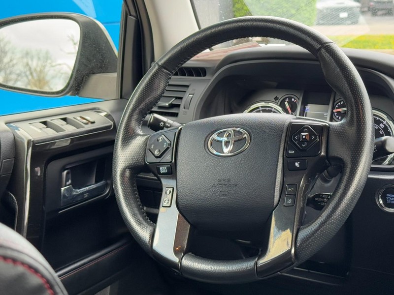 Toyota 4Runner Vehicle Image 12