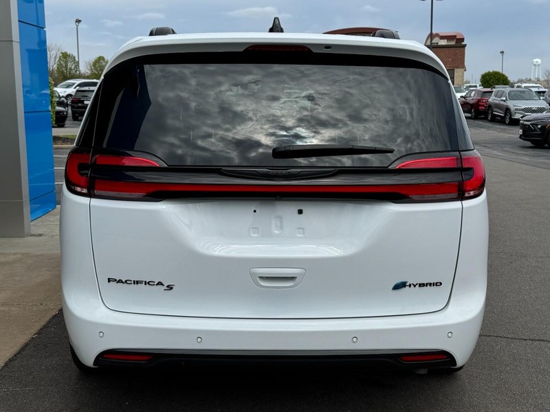 Chrysler Pacifica Vehicle Image 04